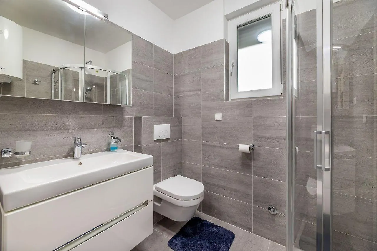 Apartment Moderne Ferienwohnung Mit Meerblick, Klima, Wifi Baska
