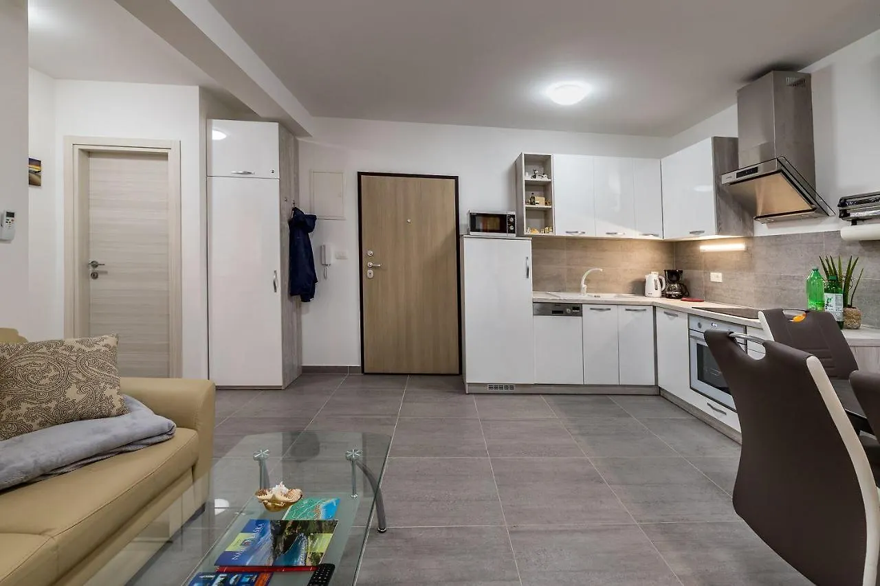 Apartment Moderne Ferienwohnung Mit Meerblick, Klima, Wifi Baska