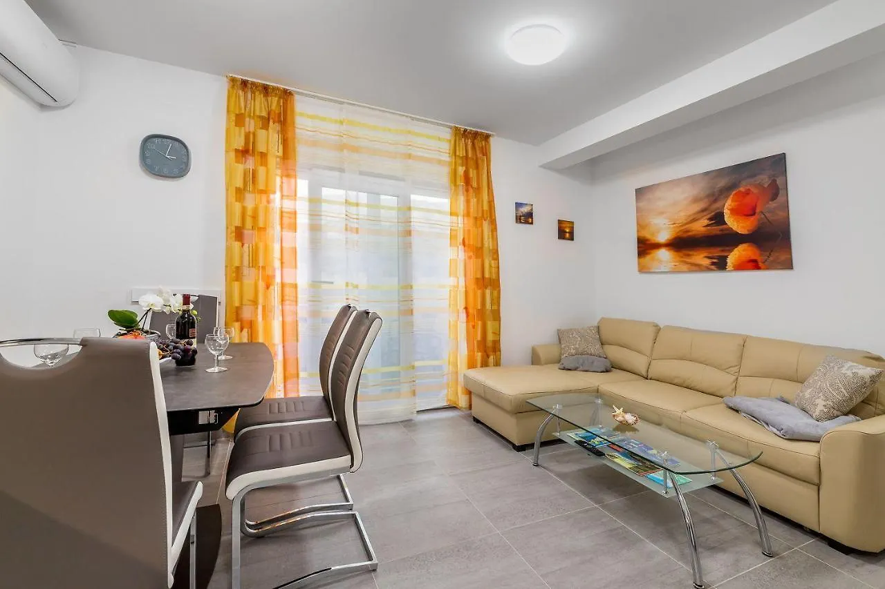 Apartment Moderne Ferienwohnung Mit Meerblick, Klima, Wifi Baska