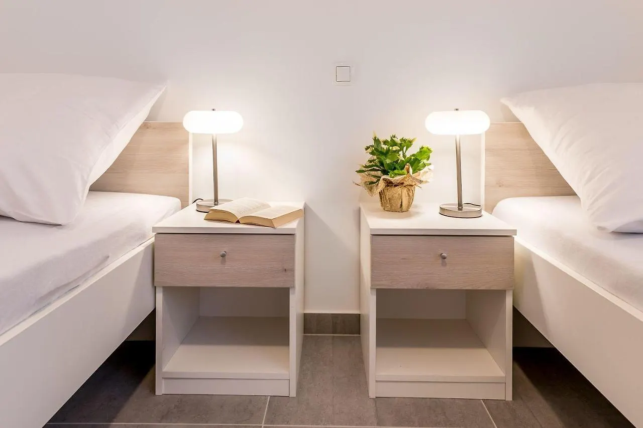 Moderne Ferienwohnung Mit Meerblick, Klima, Wifi Baska