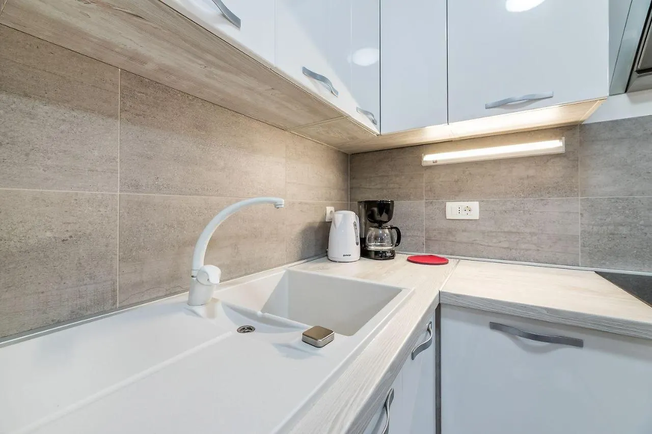 Moderne Ferienwohnung Mit Meerblick, Klima, Wifi Baska