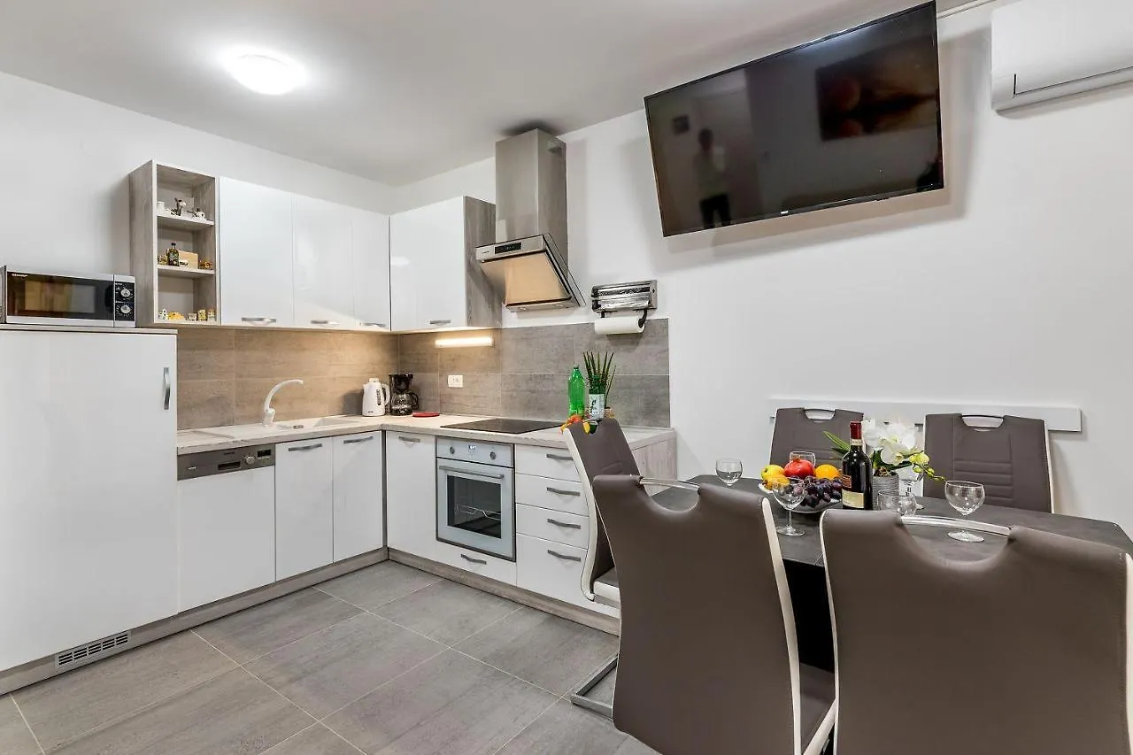 Apartment Moderne Ferienwohnung Mit Meerblick, Klima, Wifi Baska  Croatia