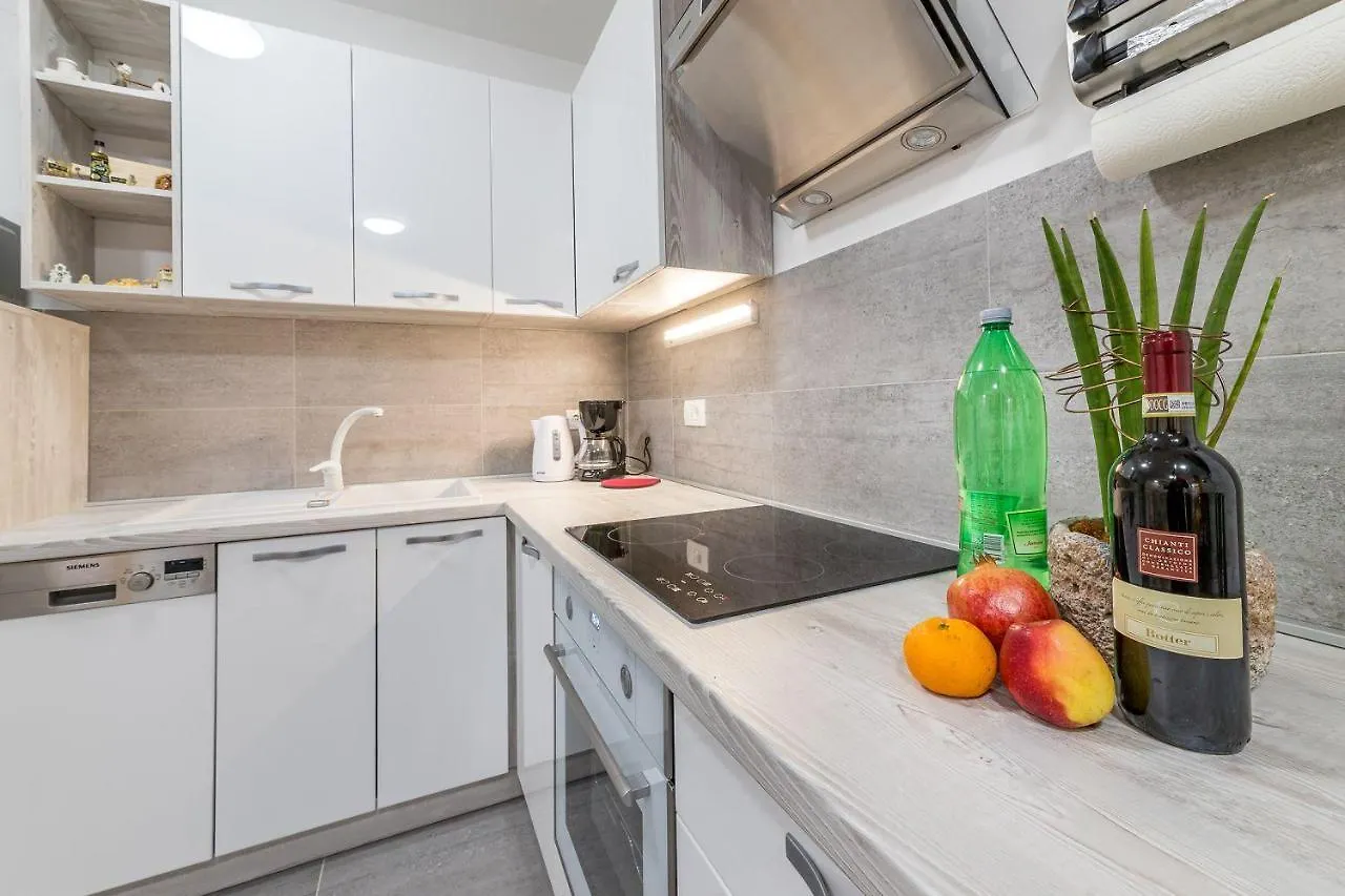 Apartment Moderne Ferienwohnung Mit Meerblick, Klima, Wifi Baska